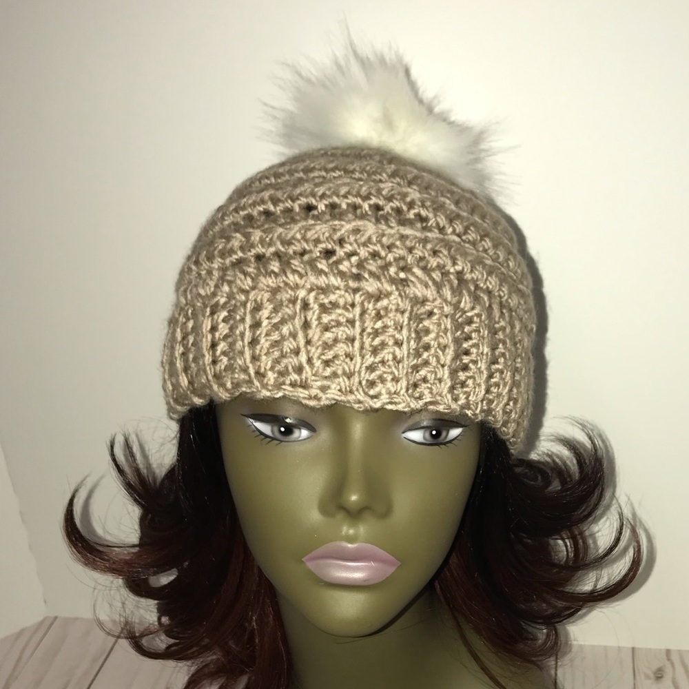 Beige Beanie with faux fur Pom Pom